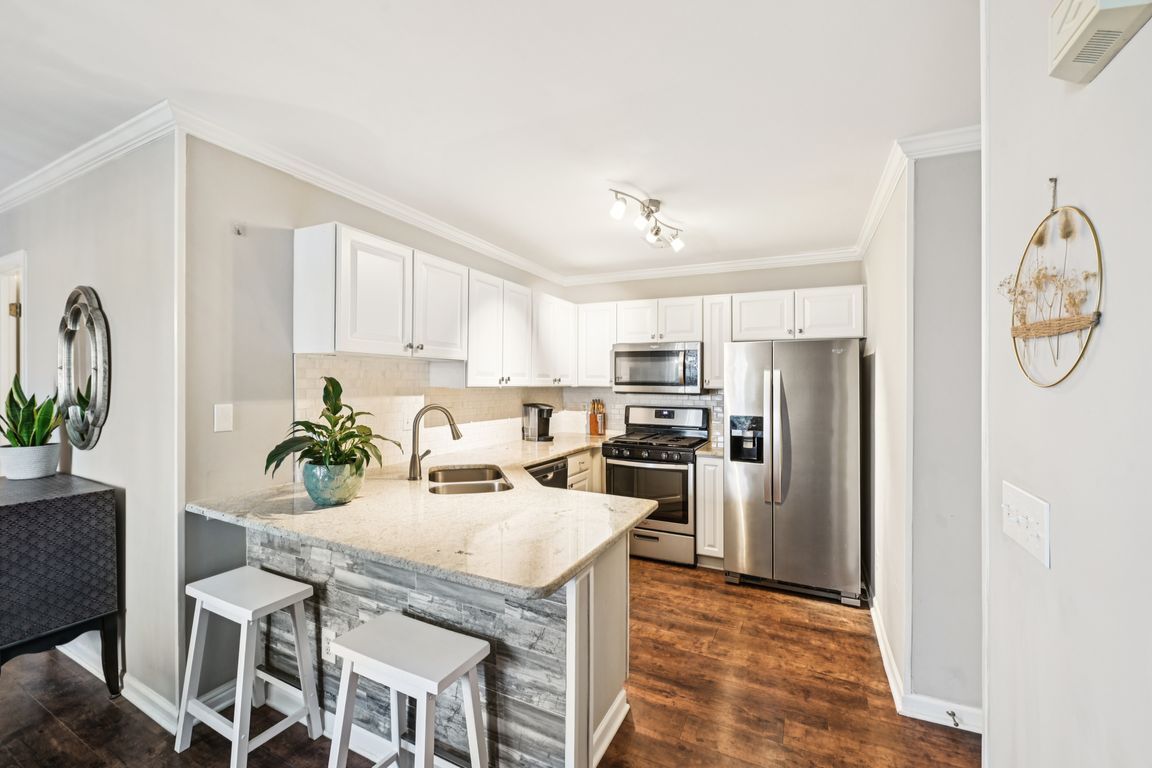 Beacon Heights Dr-S2507-013.jpg