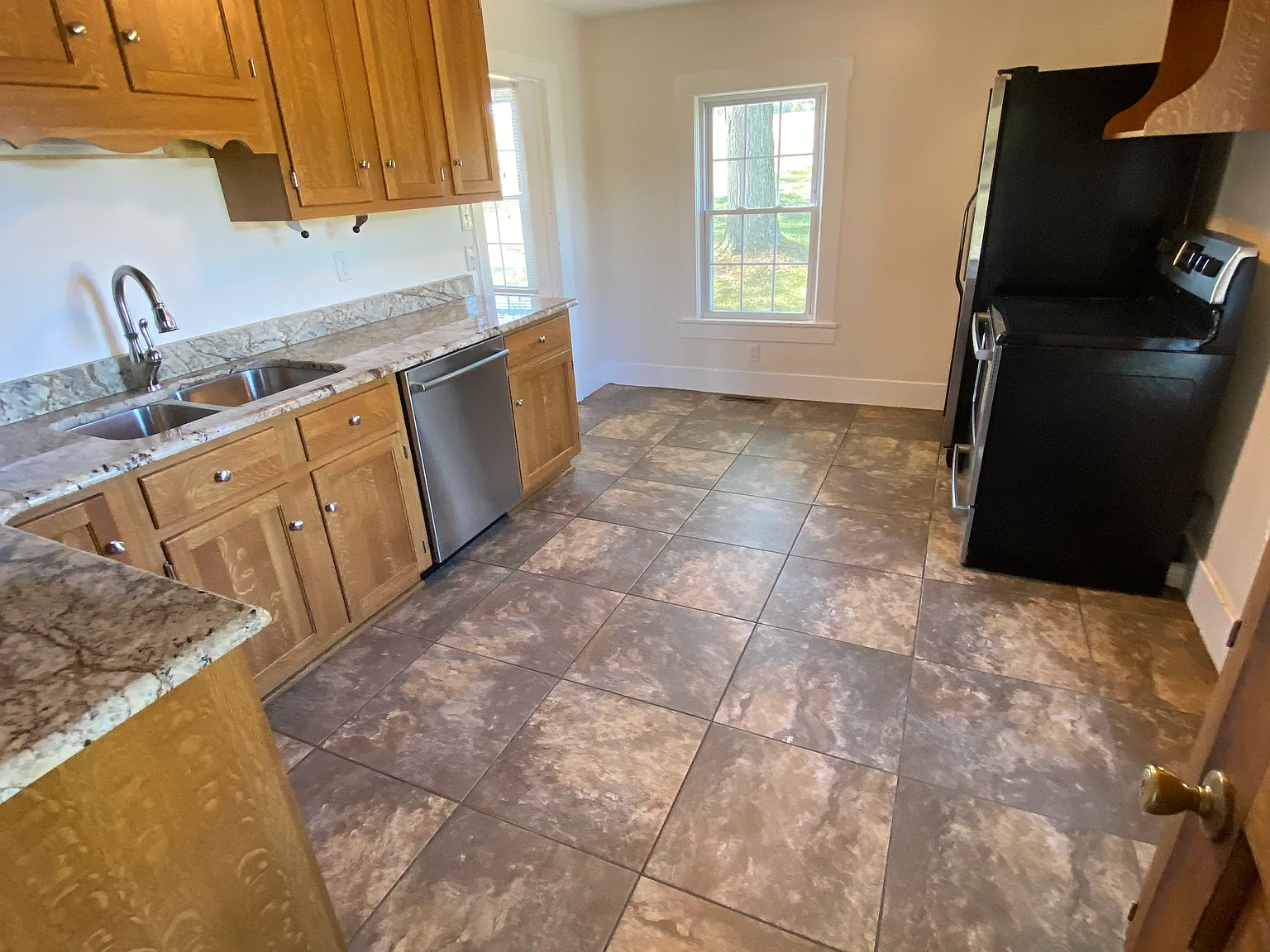3 bed, 1800 sqft, $1,300 — Photo 2