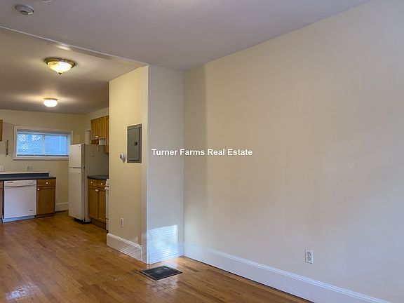 2nd image of 17B Bay St #1R