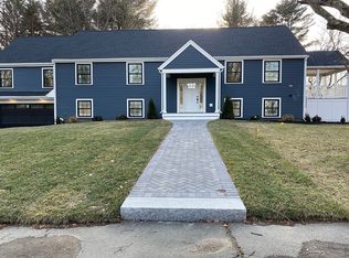 10 Olde Towne Rd, Lynnfield, MA 01940