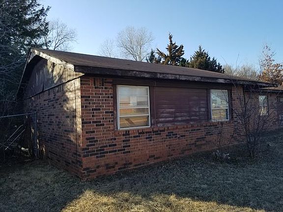 3rd image of 907 Pinebrook Dr