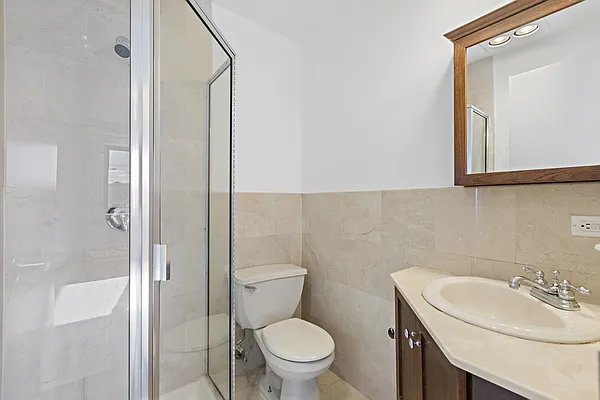 Sold by Thomas Lipovetsky, LREB | media 10