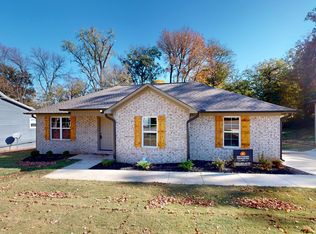 1216 Woodlawn Ave, Dyersburg, TN 38024