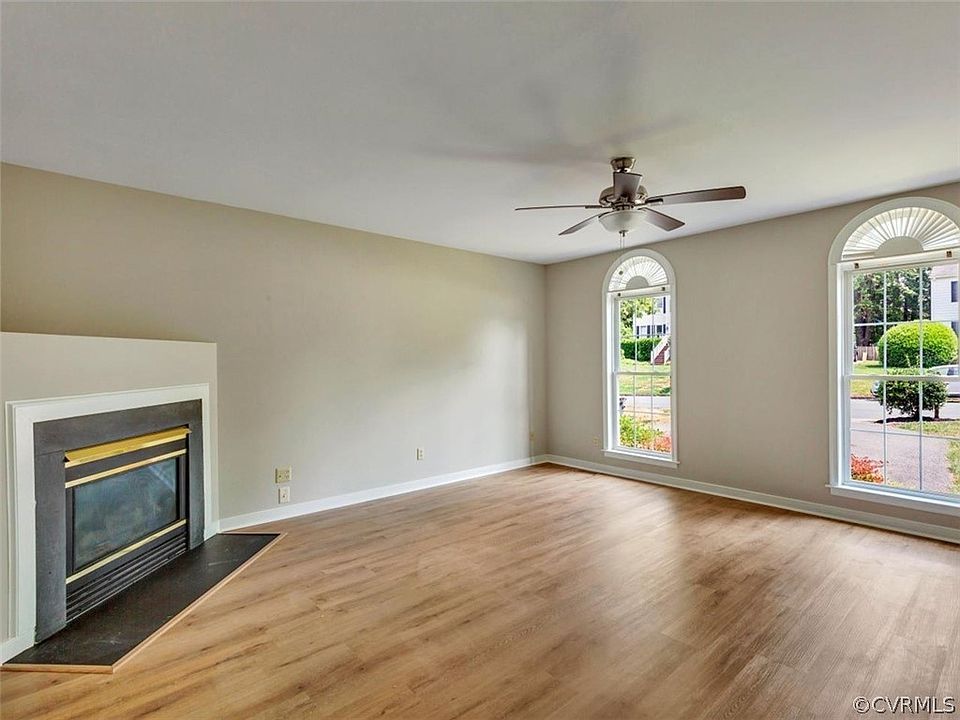 2nd image of 10306 Meadbrook Pl