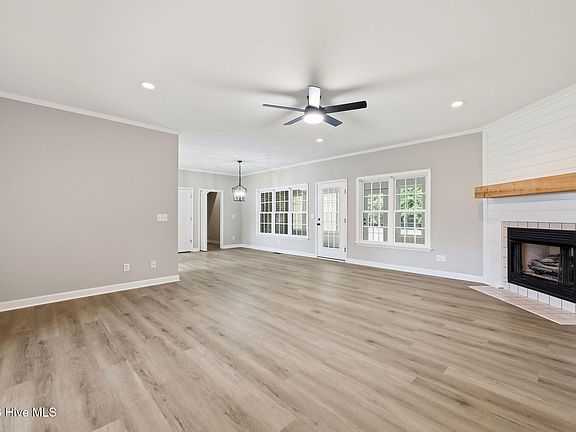 4th image of 105 Circle Street