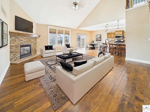 3rd image of 1230 Hillmann Ln