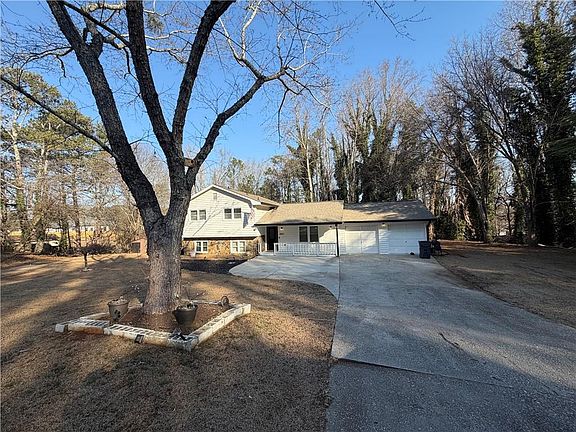 2nd image of 1667 Lake Louella Rd