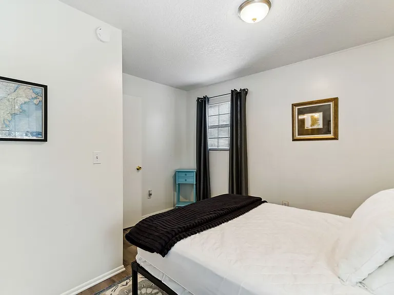 1424 Lewis St — Photo 18