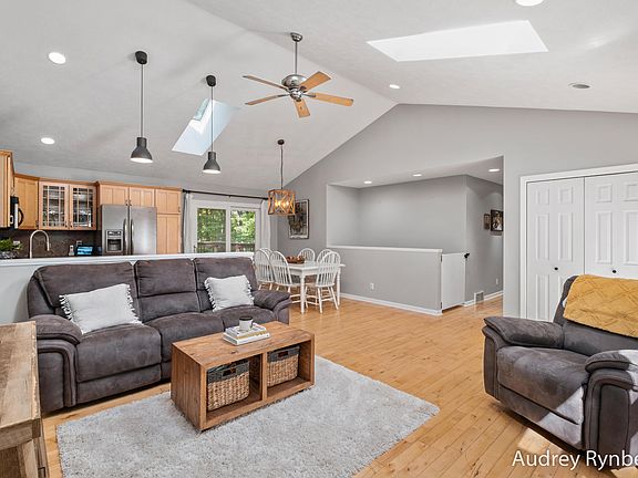 5th image of 5707 S Cozy Point Dr