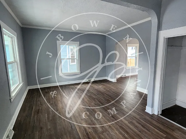 632 Nicholas St — Photo 9
