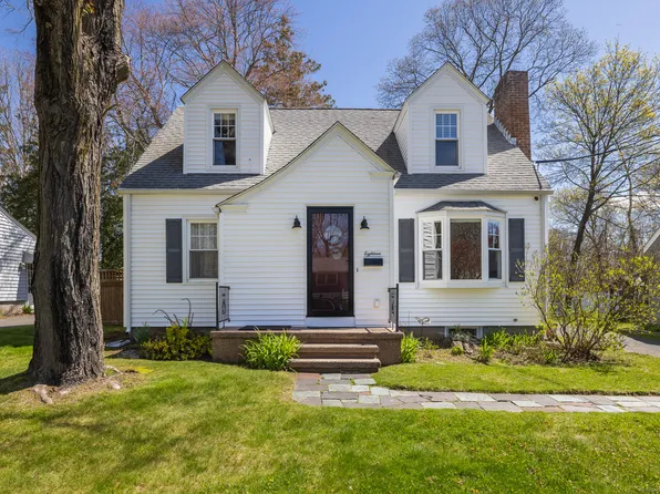 18 Evergreen Place, Branford, CT 06405