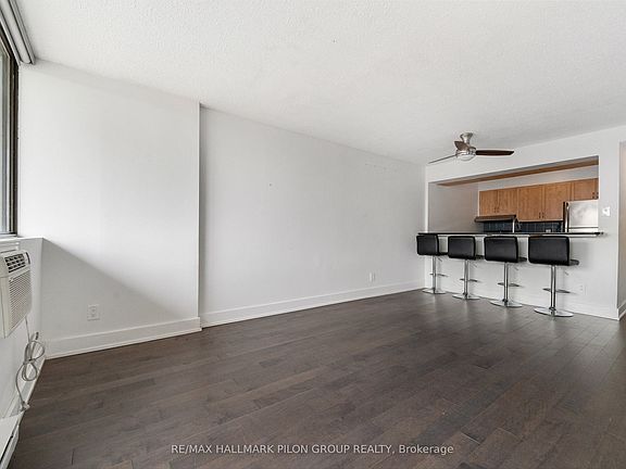 5th image of 154 Nelson St #902