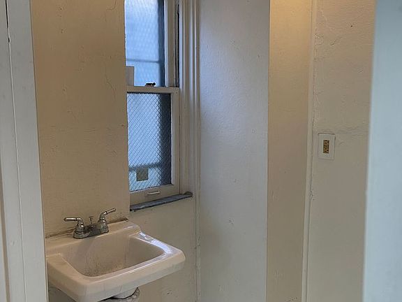 5th image of 893 Randolph Ave Unit 895