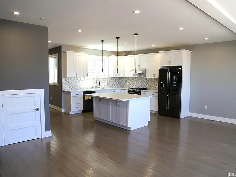 323 Peoria St — Photo 6