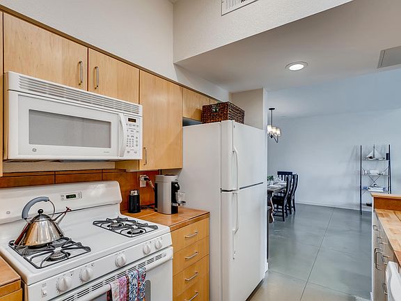 3rd image of 1250 Avenida Morelia Unit 204