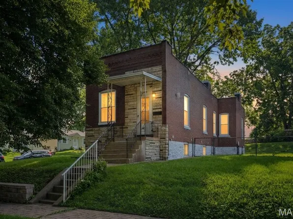 3202 Regal Pl, Saint Louis, MO 63139