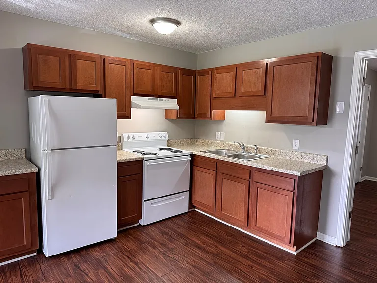 732-740 Hammer Ave #806 — Photo 5