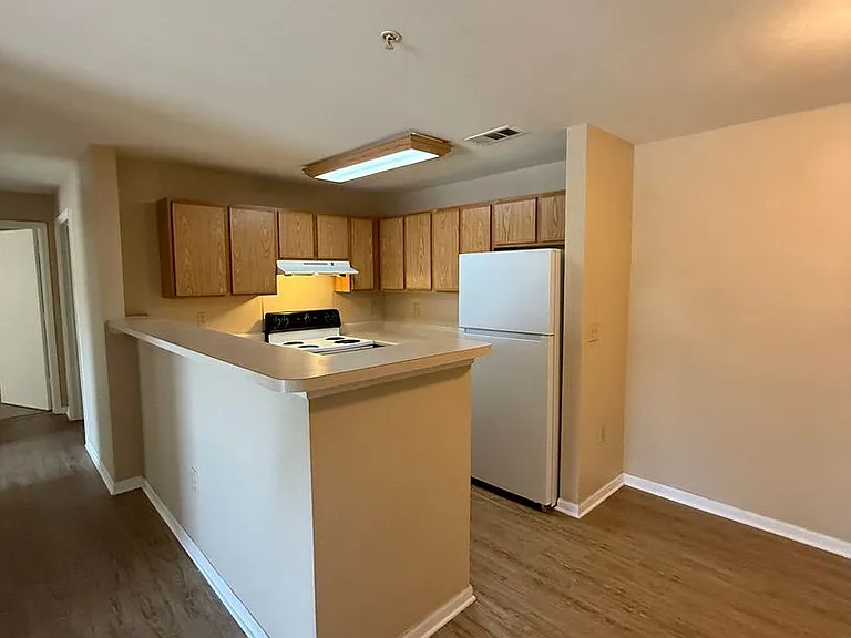Highlands Apts — Photo 15