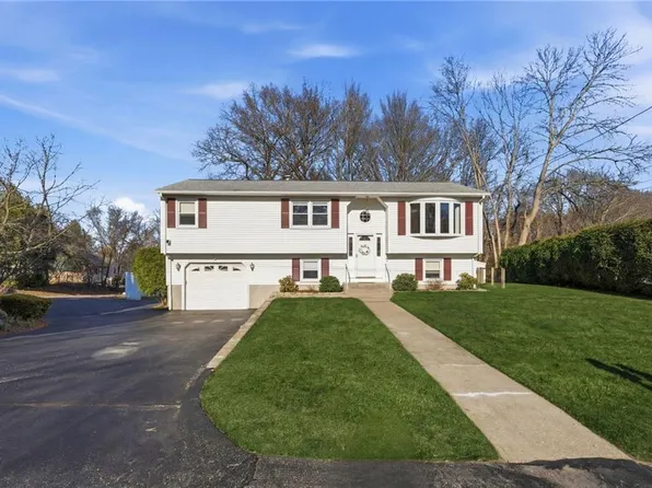 44 Village Ave, Cranston, RI 02920