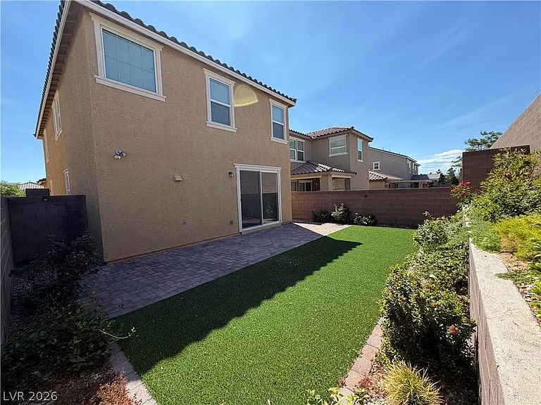 2562 Ofanto St — Photo 27