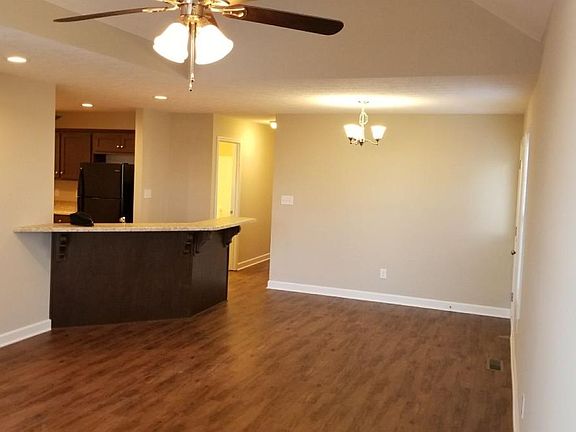 5th image of 737 Village Creek Dr