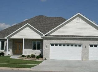 1936 National St, Sycamore, IL 60178