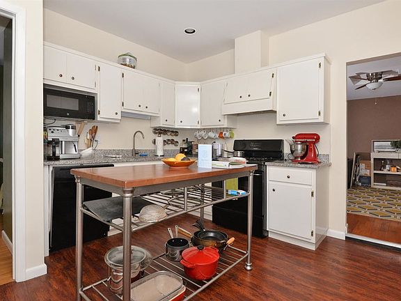 4th image of 360 6th St #1