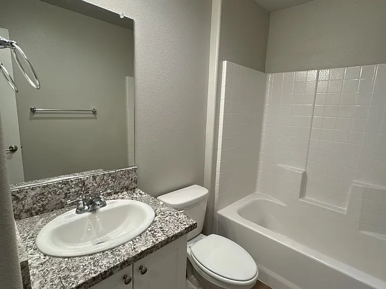 414 S Summit St #101-104 — Photo 17
