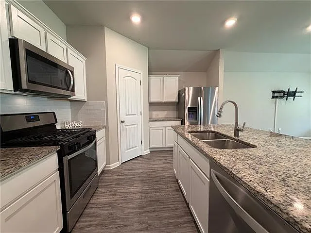 240 Pretty Acres Ave — Photo 4