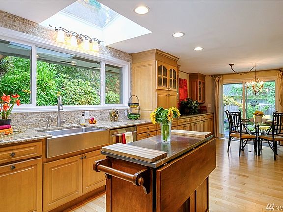 5th image of 17927 NE 13th Pl