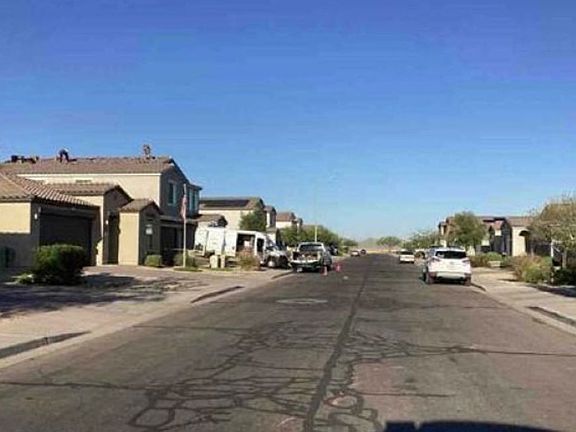 Exterior Neighborhood (street photo)