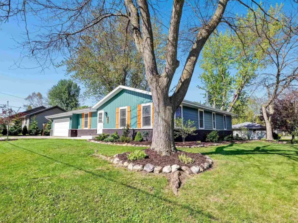 301 S Hickory St, Black Creek, WI 54106