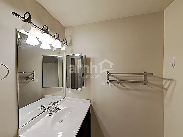 1452 S Stoker Ln — Photo 14