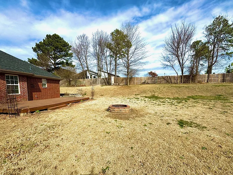1300 Yorkshire Dr — Photo 18