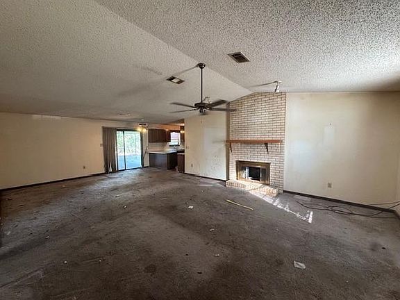 4th image of 18087 Holly Ridge Dr