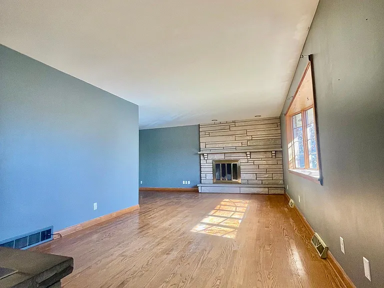 863 Carroll Rd — Photo 2
