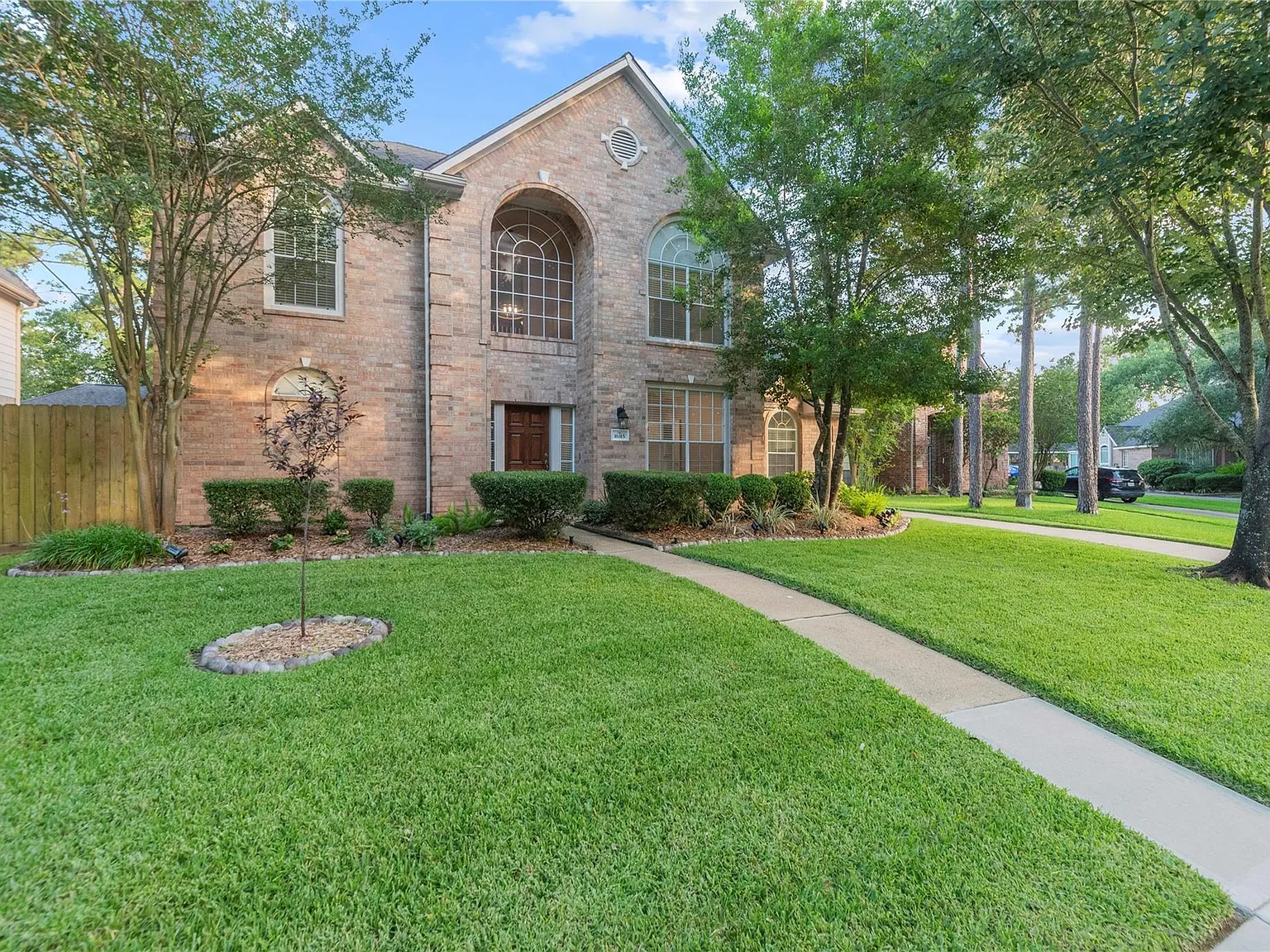 4 bed, 2.5 bath, 2749 sqft, $3,250 — Photo 2