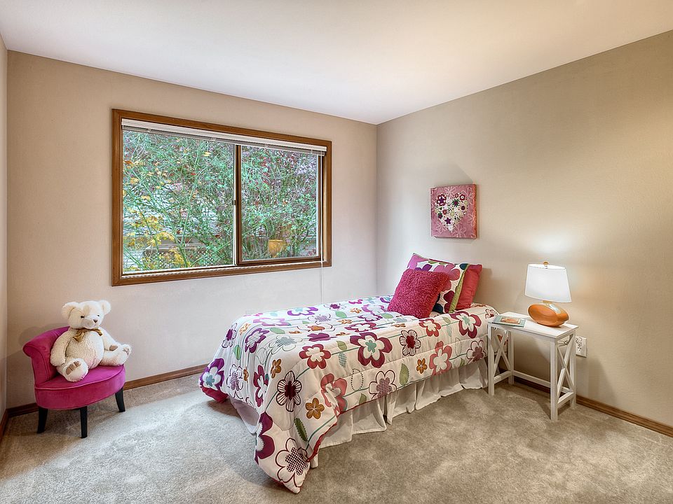 2nd image of 1833 235th Pl NE