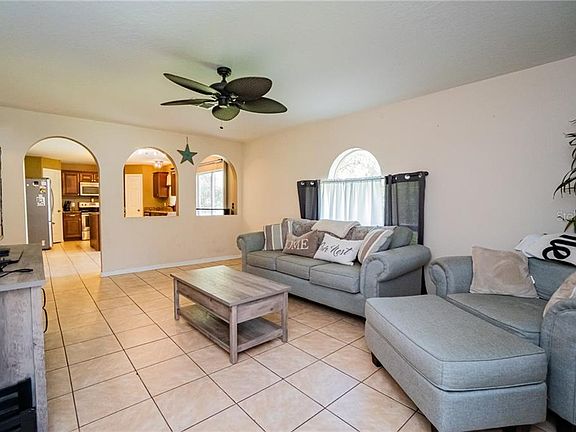 3rd image of 1584 Kohlenberg Ave