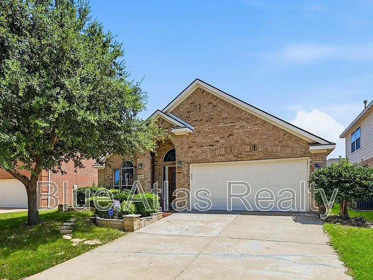 4353 Mountain Crest Dr — Photo 2