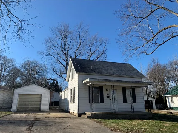 107 S Hickory St, Pana, IL 62557