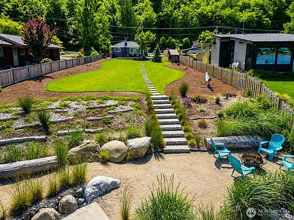 3rd image of 3262 Beach Drive E