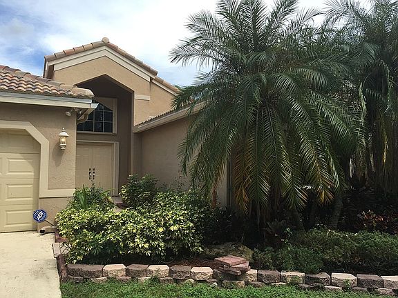 2nd image of 330 Lake Crest Ct
