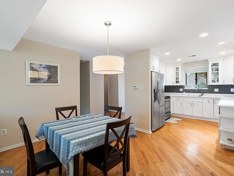 156 Eaton Dr — Photo 3