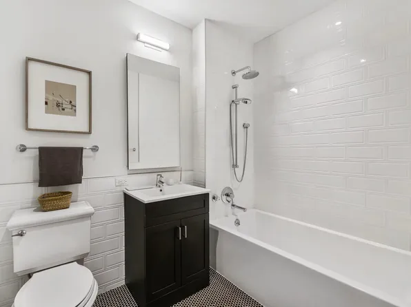 152-11 89th Avenue image 7 of 10