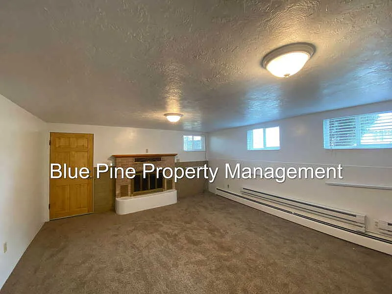 2 bed, 1.0 bath, 1150 sqft, $895 — Photo 2