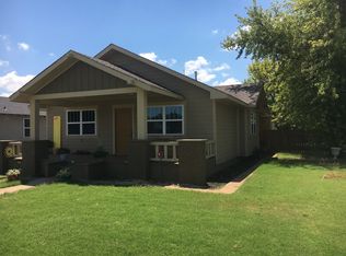 602 E Main St, Sentinel, OK 73664