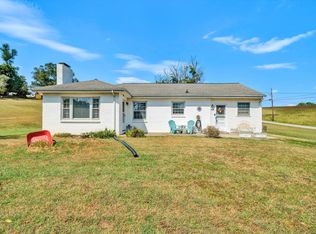 3050 Pitzer Rd, Roanoke, VA 24014
