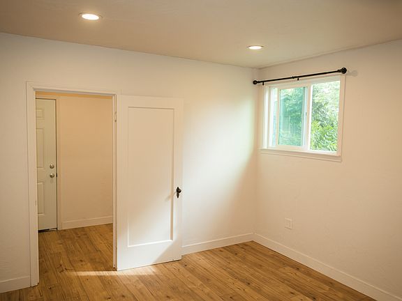 5th image of 625 1/2 Adams Ave