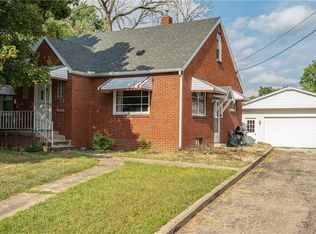 604 S 3rd St, Effingham, IL 62401